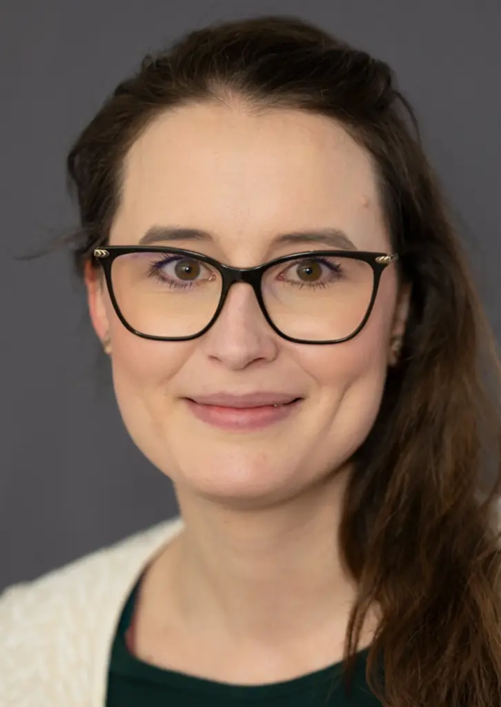 Das Bild zeigt ein Portrait von Jana Wessel